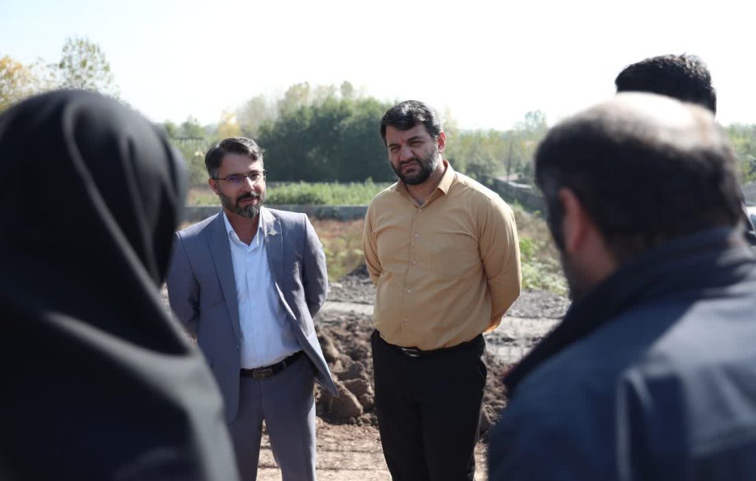 بازدید دبیر شورای عالی مناطق آزاد از روند عملیات پروژه اتصال راه آهن