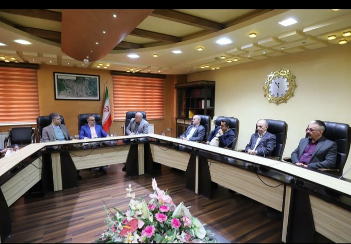  در دیدار رئیس شورای شهر رشت با رئیس اتاق اصناف مرکز گیلان مطرح شد : اقتصاد شهر با عملکرد اتاق اصناف ارتباط دارد /  ساماندهی صنوف در رشت