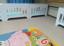   تجهیز شیرخوارگاه مهر رشت به تخت های چوبی مدرن و پرده های جدید توسط خیر نیکوکار