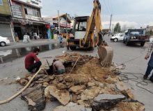 رفع شکستگی خط اصلی انتقال آب شرب در خیابان نوغان شهرستان انزلی