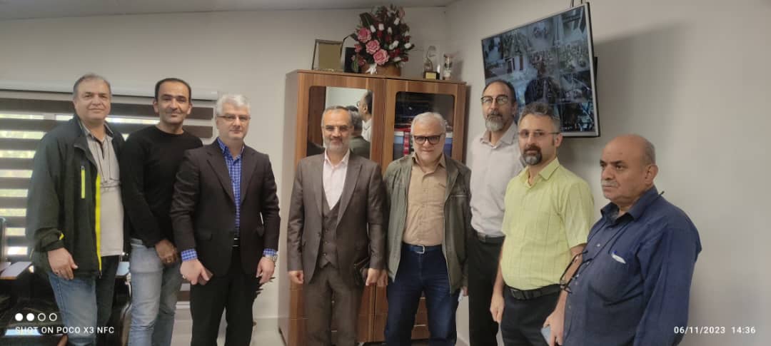 در دیدار جمعی از مدیران ناحیه صنعتی کارگاهی پیام نور رشت با رئیس شورای شهر رشت : ایجاد ایستگاه تاکسی و آتش نشانی در ناحیه صنعتی پیام نور رشت/ قدردانی از پیگیری های رئیس شورا در راستای انجام آسفالت ناحیه کارگاهی