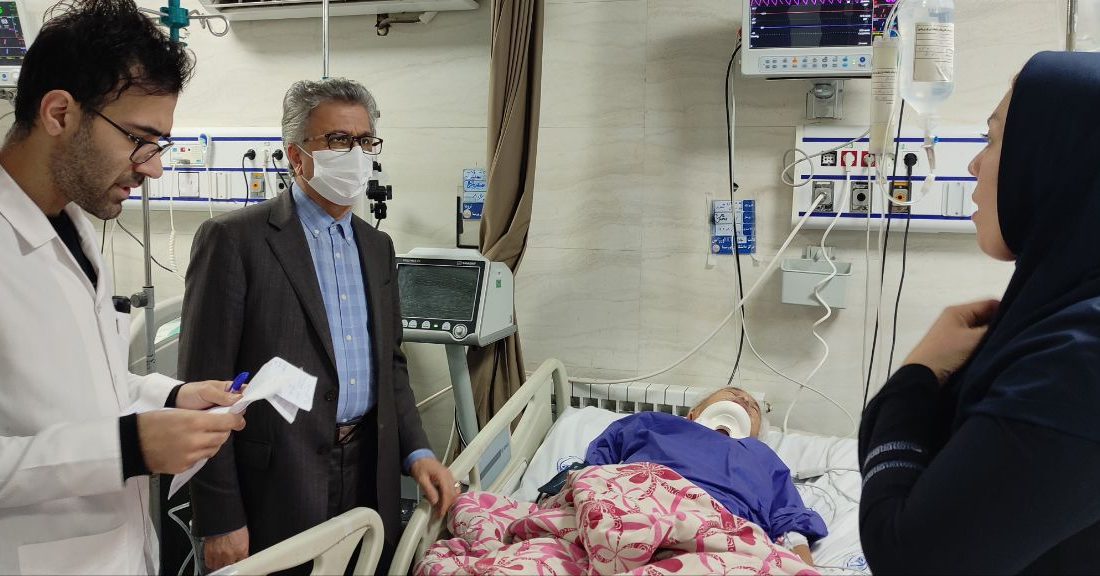 بازدید صبحگاهی رئیس دانشگاه علوم پزشکی گیلان از پورسینا؛ عیادت دکتر آشوبی از بیمار ژاپنی