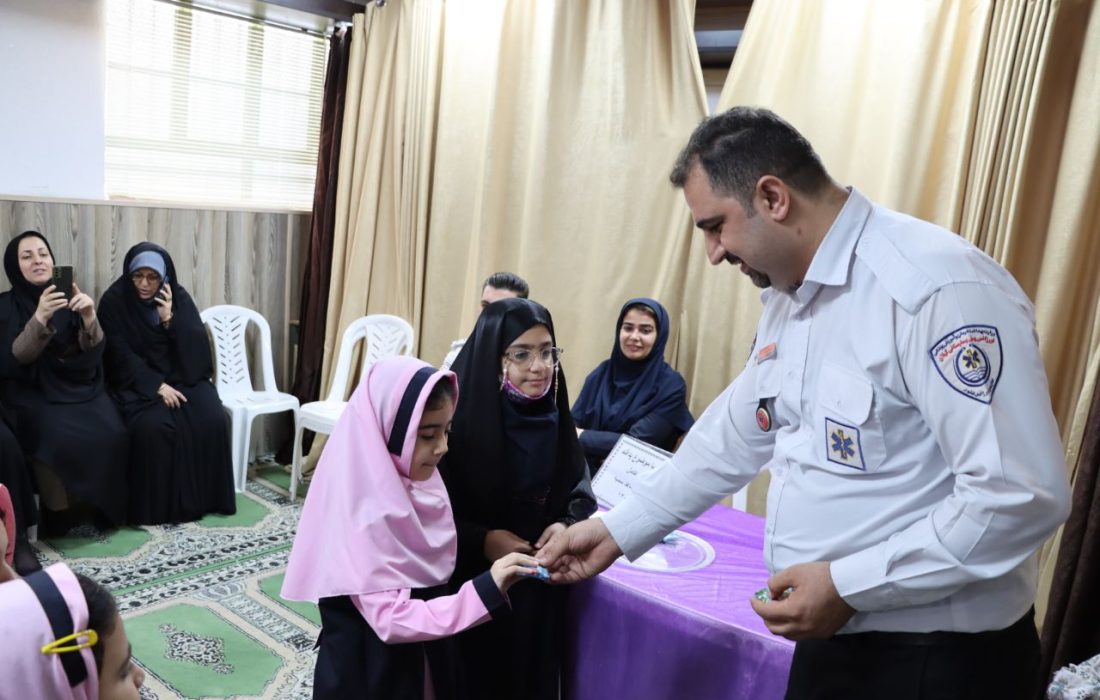 حضور اورژانس گیلان در مدارس به منظور آموزش به دانشآموزان