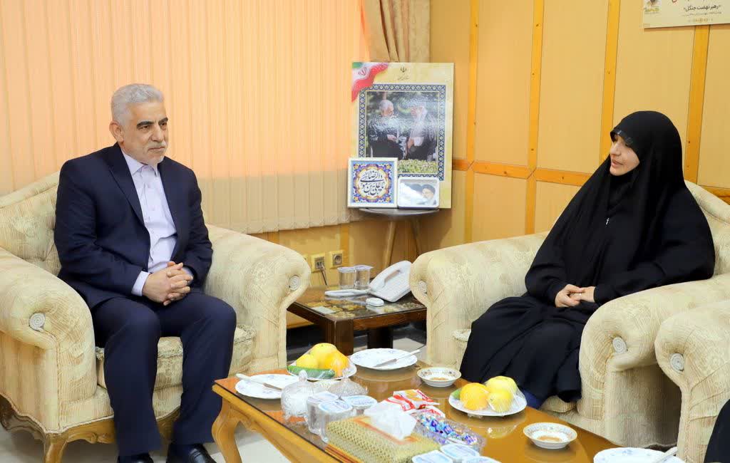 استاندار گیلان در دیدار با مدیرکل امور زنان و خانواده وزارت کشور تاکید کرد؛ مطالعات حوزه جمعیت و خانواده همسو هویت اسلامی – ایرانی باشد