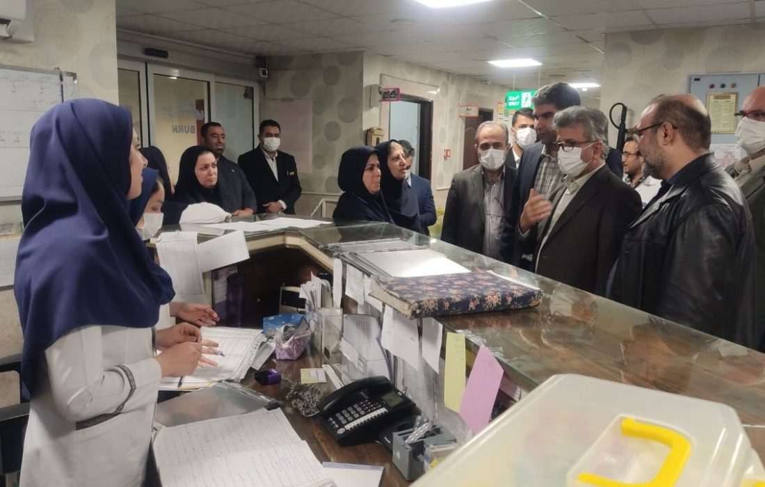 عیادت از مصدومان سانحه حریق لنگرود در صبح کاری رئیس دانشگاه علوم پزشکی گیلان