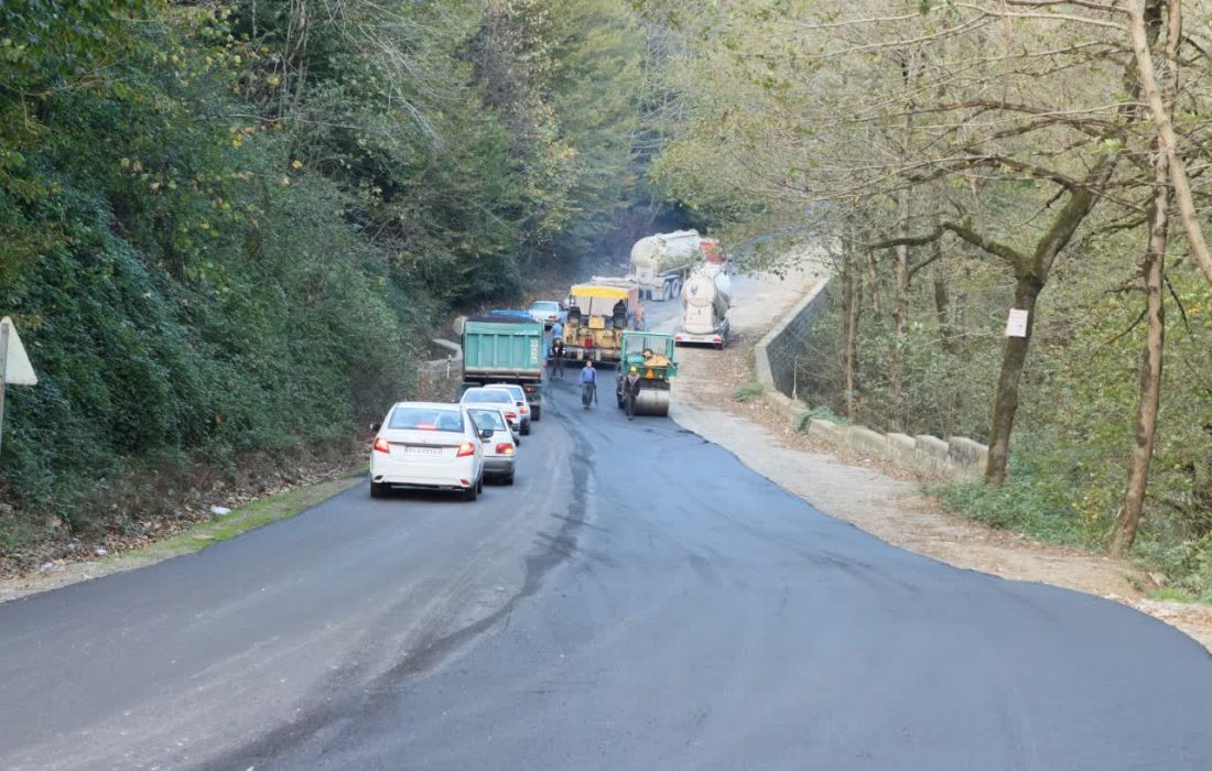 رئیس اداره راهداری و حمل و نقل شهرستان سیاهکل خبر داد : اجرای عملیات روکش آسفالت ۱۲ کیلومتر محور سیاهکل – دیلمان