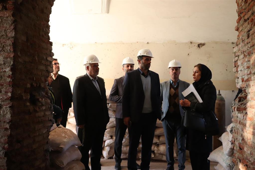 در راستای نظارت بر فرآیند بازسازی مرحله دوم ساختمان ساعت صورت گرفت؛ بازدید میدانی شهردار رشت از روند مرمت عمارت بلدیه