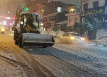 از ساعت های اولیه بارش برف صورت گرفت ؛ برف روبی خیابان ها و معابر اصلی شهری توسط ماشین آلات و نیروهای خدماتی شهرداری رشت