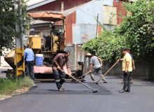 با بازگشایی کارخانه آسفالت شهرداری همزمان با ایام الله دهه فجر صورت گرفت؛ تسریع در لکه گیری و آسفالت معابر شهری با دستور شهردار رشت
