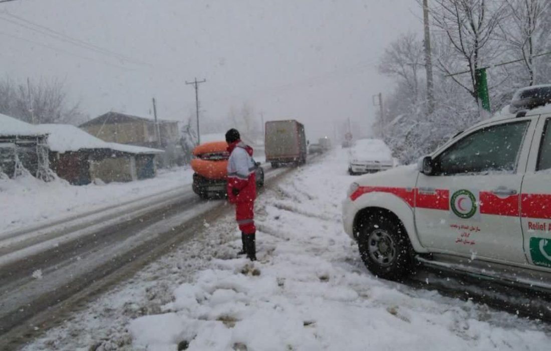 مدیرعامل جمعیت هلال احمر استان گیلان خبر داد: آماده باش نیروهای امدادی در پی بارش برف در گیلان