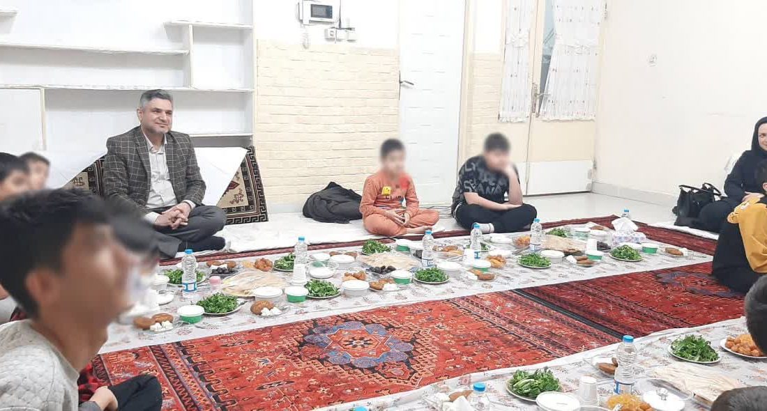 افطار سرپرست بهزیستی گیلان همراه با فرزندان خانه شبانه روزی کیمیای هستی در شهرستان رشت