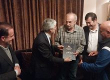 کیومرث هاشمی وزیر ورزش و جوانان از بهمن صالح نیا، غفور جهانی و امید هرندی پیشکسوتان فوتبال ایران و گیلان در انزلی و رشت عیادت و تجلیل کرد