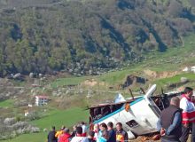 در پی واژگونی یک دستگاه اتوبوس؛ یک سانحه رانندگی در گردنه حیران ۱۹ مجروح و ۵ کشته بر جای گذاشت