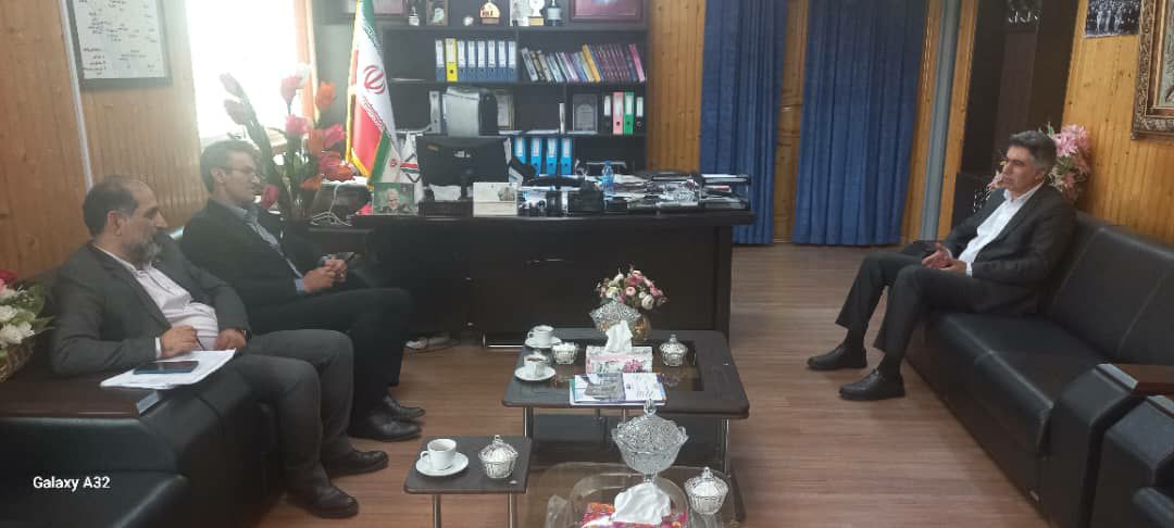 به دستور رئیس کل دادگستری استان گیلان انجام شد: بازدید میدانی و بررسی چگونگی نگهداری و تعیین تکلیف ۱۰۰ دستگاه کامیون کِشنده در آستارا