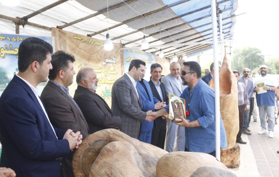 اختتامیه نخستین جشنواره مجسمه های چوبی لاهیجان برگزار شد