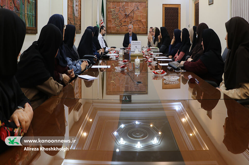 مدیر کانون گیلان: یاریگر صعود کودکان به قله های فرهنگ وادب باشیم