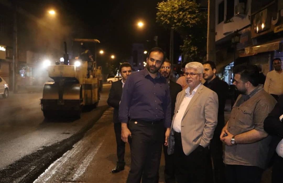 بصورت همزمان در مناطق پنج گانه شهری ؛ اجرای روکش آسفالت ۴۰۰ هزار متر مربع از محورهای اصلی معابر شهر رشت