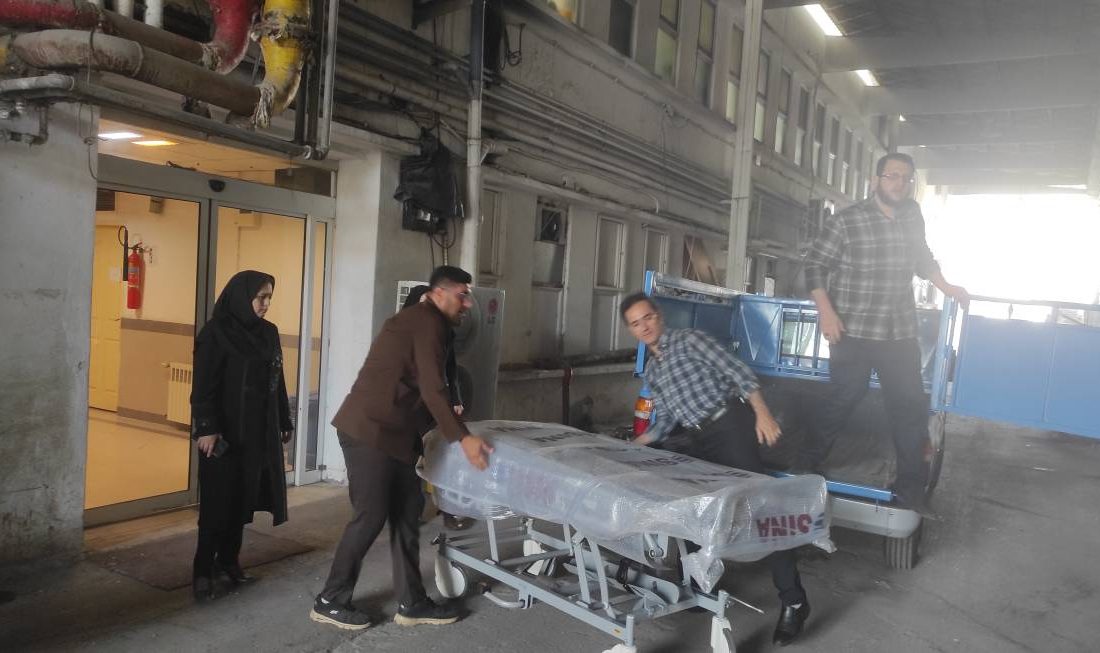 تحویل تجهیزات پزشکی خریداری شده به ارزش بیش از ۴ میلیارد ریال به مرکز آموزشی و درمانی الزهرا (س)