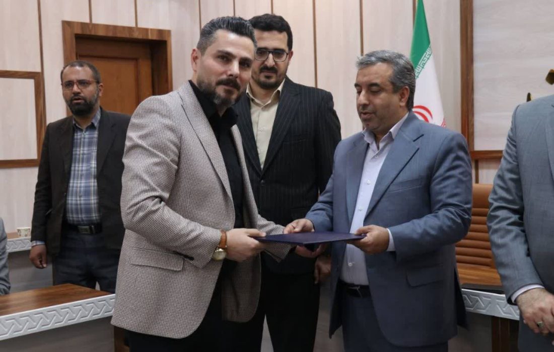 تجلیل از  فریبرز رفیعی مدیر روابط عمومی شهرداری سنگر به عنوان روابط عمومی برتر دستگاه های اجرایی درشهرستان رشت