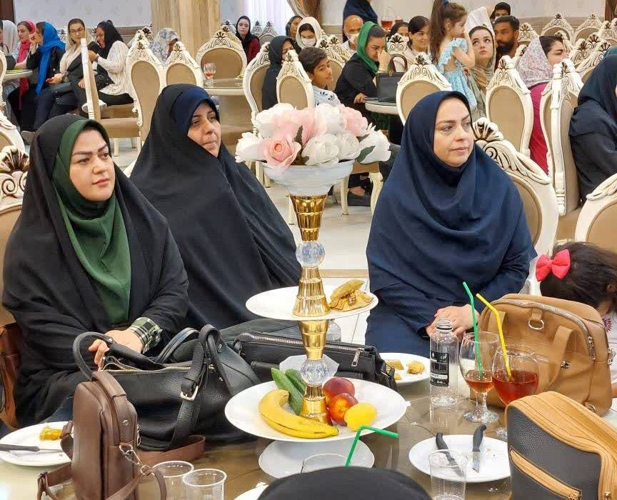 همزمان با فرا رسیدن دهه امامت و ولایت؛ برگزاری آئین «جشن وصال» زوجین تحت پوشش بهزیستی و کمیته امدادامام خمینی(ره) در صومعهسرا