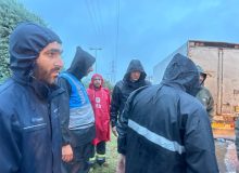 همزمان با بارش شدید باران حضور فرماندار ، شهردار و اعضای ستاد  بحران شهرداری لاهیجان در سطح شهر