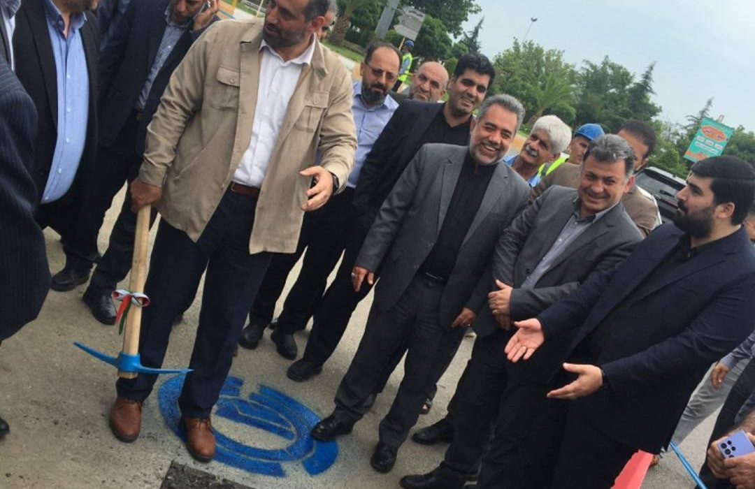 با حضور مسئولين كشوري ، استاني و محلي: كلنگ عملیات اجرایی پروژه های احداث شبكۀ جمع آوری و خطوط انتقال فاضلاب شهر آستارا به زمین خورد