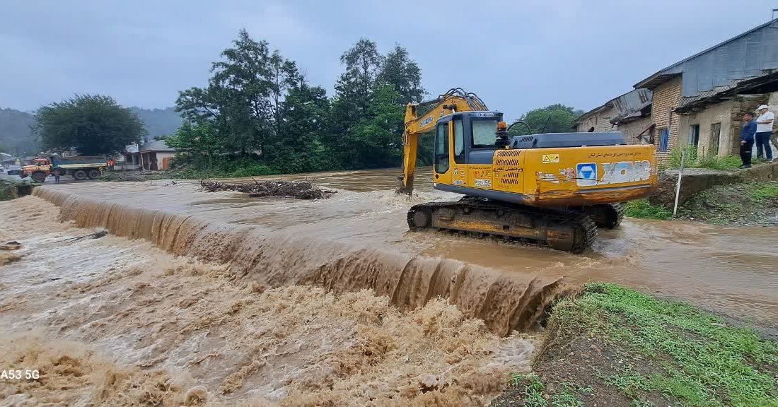 پاکسازی و بازگشایی دهانه پلها در حوزه راههای شهرستان شفت