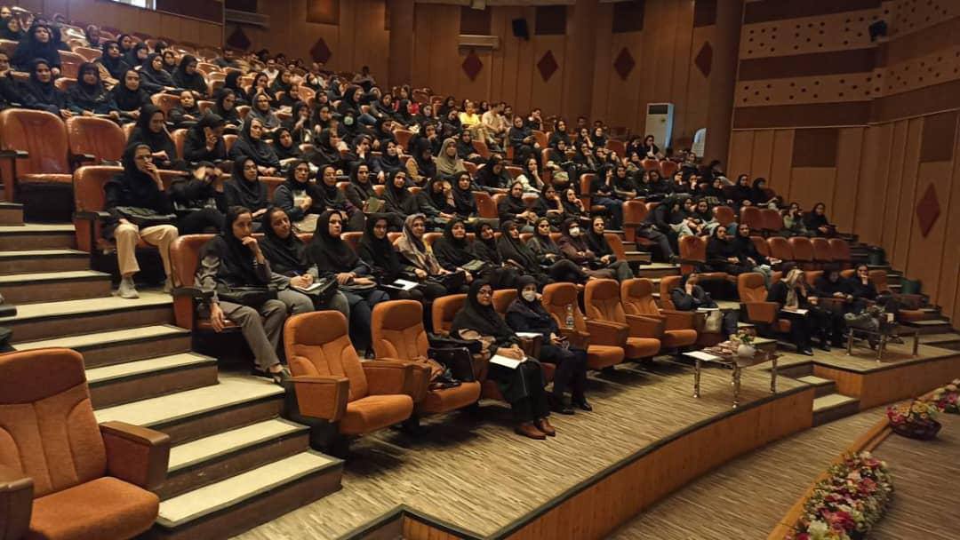 برگزاری سمینار آمادگی مواجهه با بیماری تب دنگی به میزبانی بیمارستان شهید حسین‌پور لنگرود