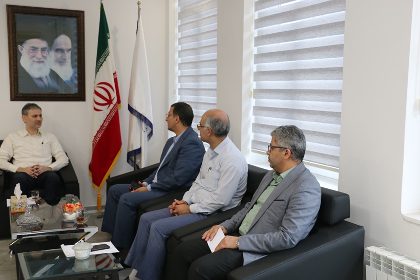 مدیرکل نوسازی مدارس گیلان در دیدار با رئیس آموزش و پرورش کومله بیان داشت: آموزش و پرورش نیازمند سهم بیشتر از کمیته برنامه ریزی های شهرستان است