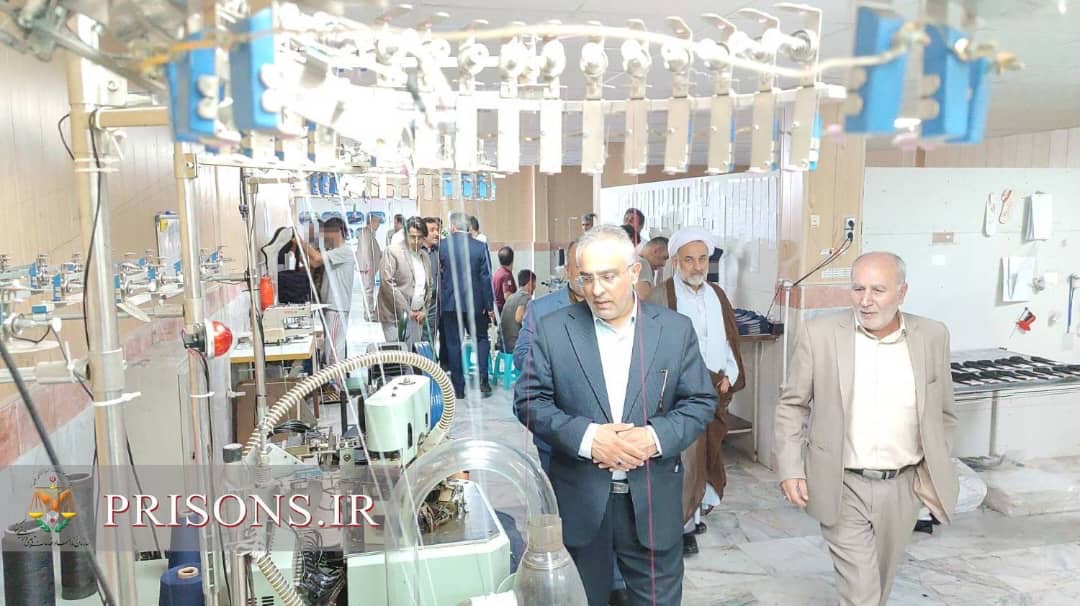 ، احسانی مدیر کل دفتر برنامه ریزی و اشتغال و حرفه آموزی زندان های کشور از زندان تحولی رشت بازدید کرد