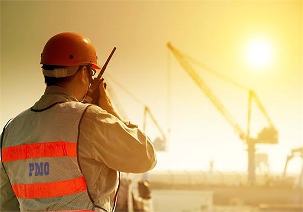 همراه با کارگران مجتمع بندری انزلی در گرما و رطوبت طاقت فرسا