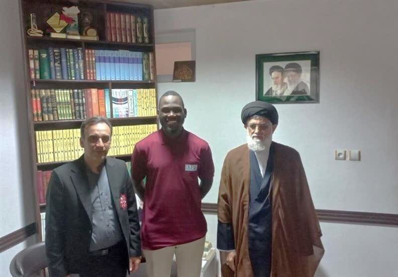 در جریان مسابقات کبدی ساحلی قهرمانی جهان در منطقه آزاد انزلی داور كنیایی كبدی به دین اسلام گروید