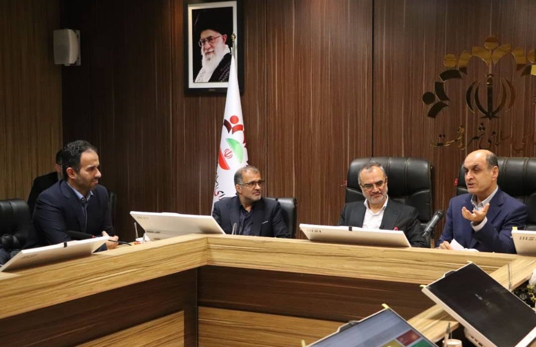 استاندار گیلان:  مشکلات گیلان با همدلی و تلاش قابل حل است/ ضرورت همکاری و گفتمان مشخص برای حل مشکلات شهری/ من در کنار شهرداری و شورای اسلامی شهر رشت هستم  تمام ظرفیت استانداری برای حل مشکلات شهر رشت در اختیار شهردار جوان و با انگیزه قرار خواهد گرفت