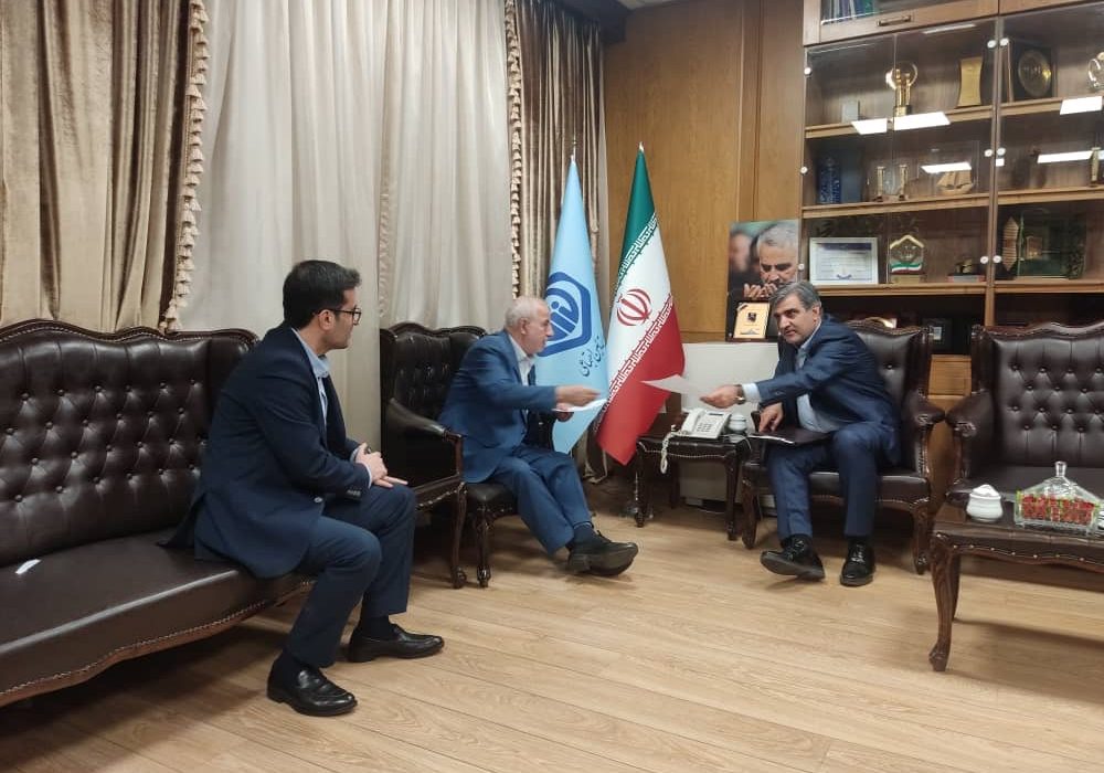 به منظور پیگیری مطالبات دانشگاه؛ معاون توسعه مدیریت، منابع و برنامه ریزی دانشگاه به همراه نماینده مردم رشت و خمام در مجلس شورای اسلامی با مدیرعامل سازمان تامین اجتماعی کشور دیدار کرد