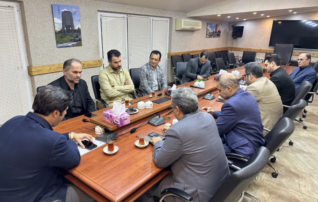 اعضای هیات اندیشه ورز بسیج رسانه گیلان با شهردار لاهیجان دیدار کردند