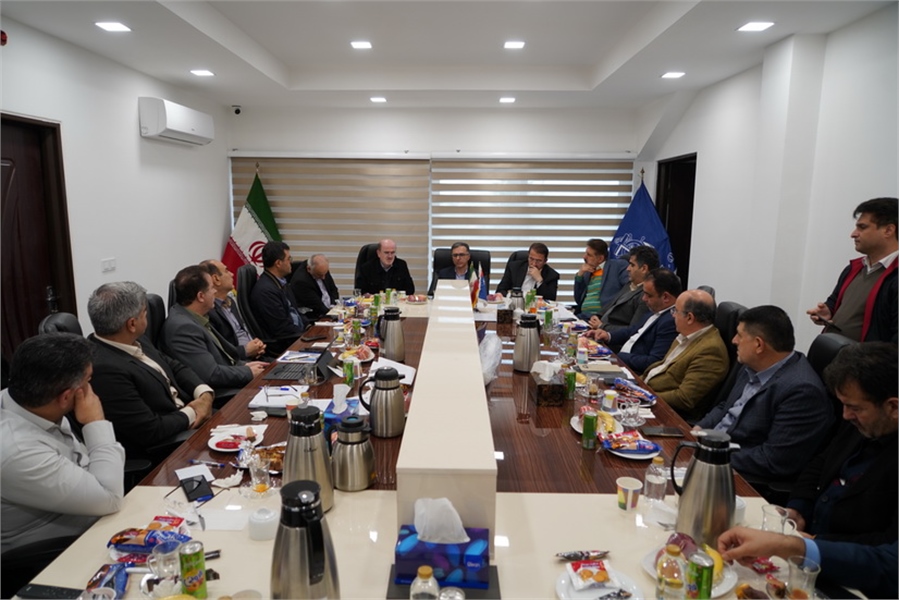 با حضور مدیر کل بنادر و دریانوردی استان گیلان صورت گرفت؛ نشست بررسی وضعیت بندر تفریحی گردشگری چمخاله