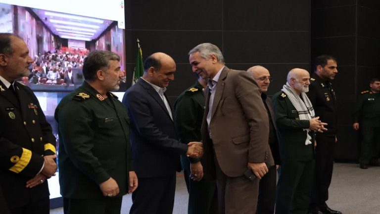 تقدیر از مدیر مخابرات منطقه گیلان در مراسم افتتاح مرکز فرهنگی و باغ موزه دفاع مقدس استان