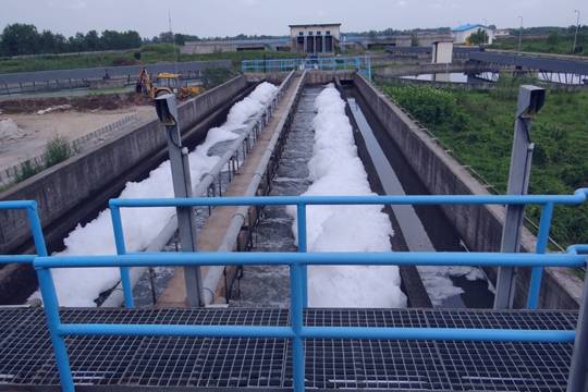 استاندار گیلان گفت: آب شرب در مناطق سیل زده استان و نیز شهر رشت مشکلی برای آشامیدن و مصرف ندارد و سالم است