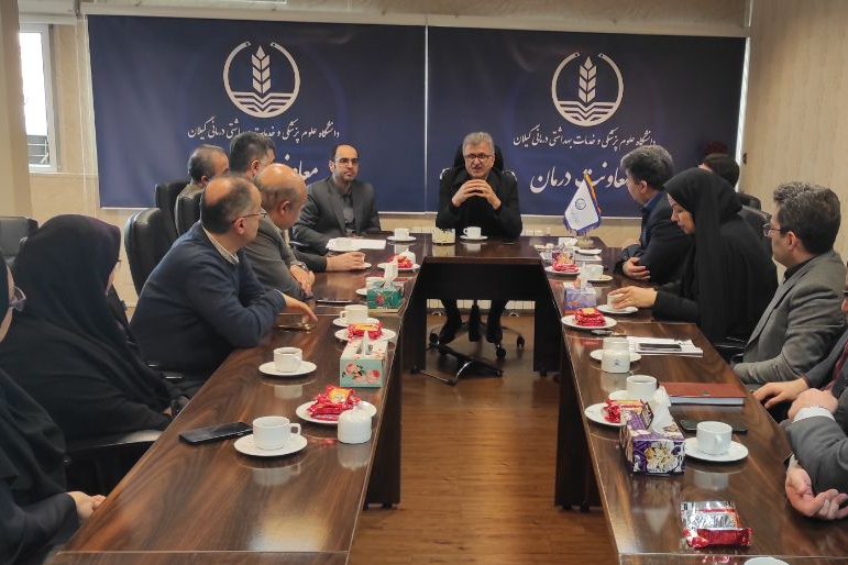 نشست دکتر آشوبی با معاون درمان و مدیران ستادی دانشگاه علوم پزشکی گیلان