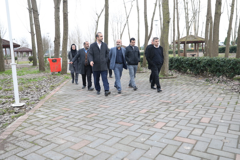 در راستای پیگیری مصوبات ستاد خدمات سفر صورت پذیرفت: بازدید مدیرعامل سازمان منطقه آزاد انزلی از پارك ساحلی و زیرساخت های گردشگری