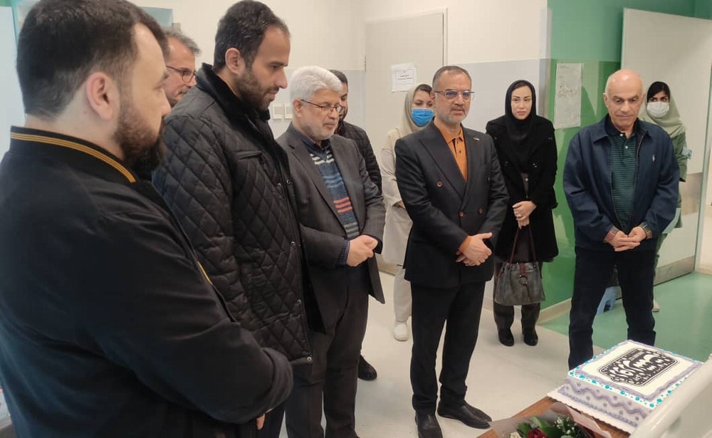 توسط رئیس شورا و شهردار به مناسبت روز رشت و رویداد ایران جوان ؛  اهدای هدایایی به اولین نوزادان رشت ( خواهر دو قلو)