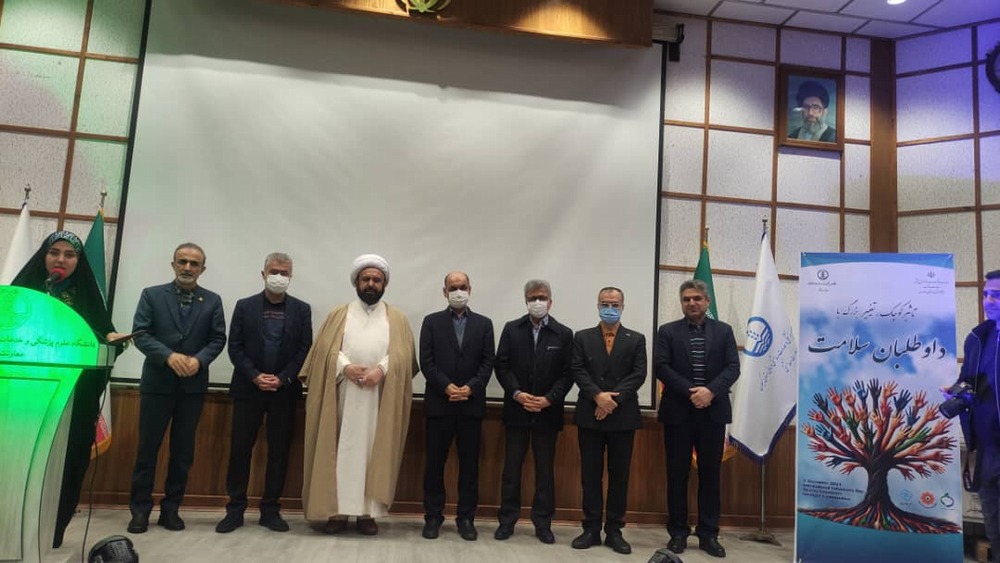 تقدیر از محمد حسین واثق کارگر نیا در همایش تجلیل از داوطلبان سلامت گیلان