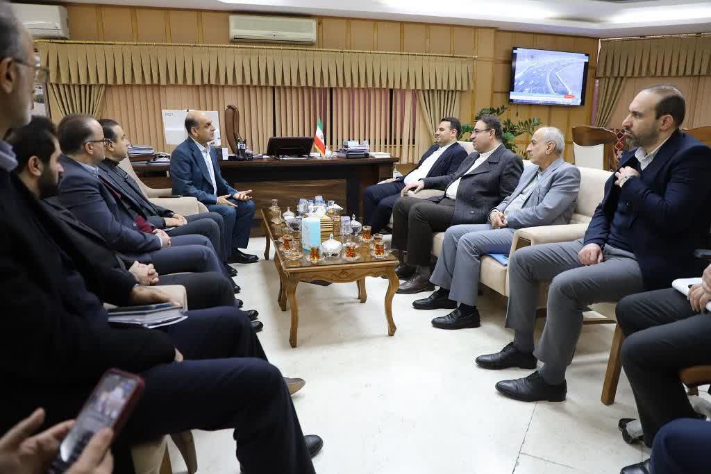 استاندار گیلان در دیدار با معاون وزیر صمت تاکید کرد؛  با توجه ویژه وزارت صمت، احیای واحد های تولیدی بزرگ گیلان امکان پذیر است