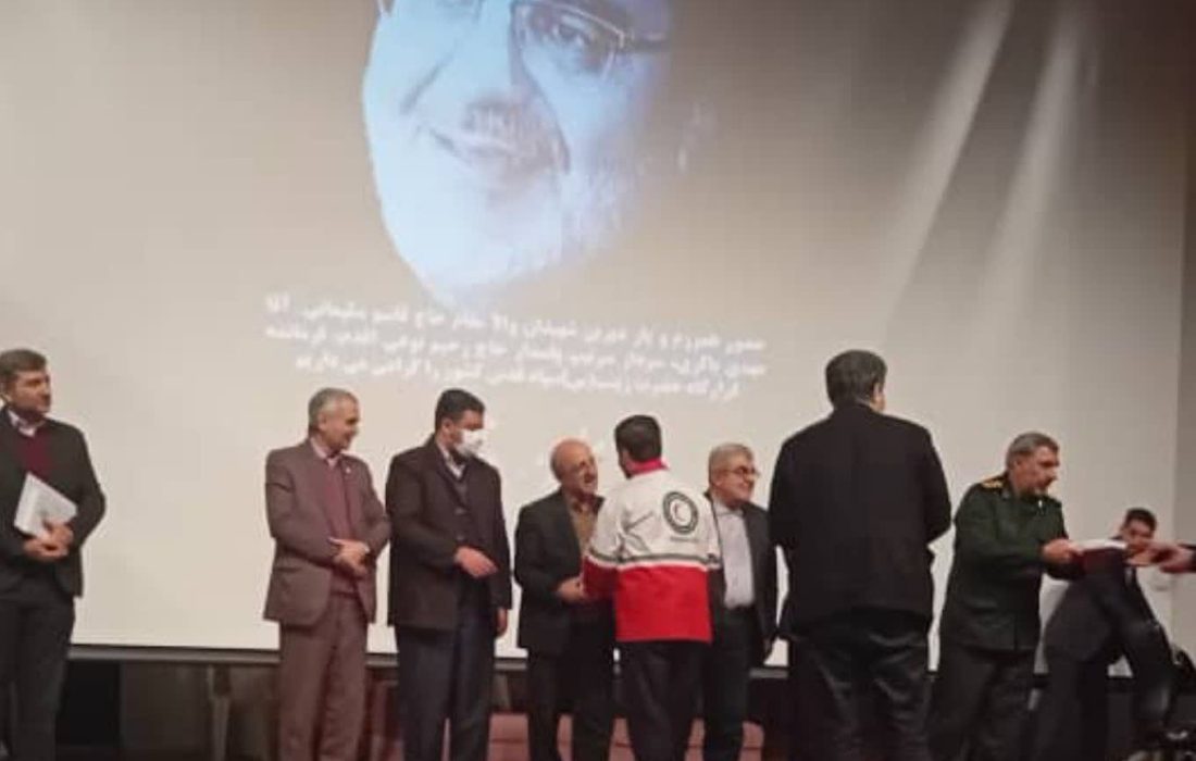 بمناسبت دهه مبارک فجر ؛ فرمانده سپاه قدس گیلان از مدیرعامل جمعیت هلال‌احمر استان بعنوان مدیر جهادی نمونه در مکتب امام خمینی (ره ) تقدیر کرد