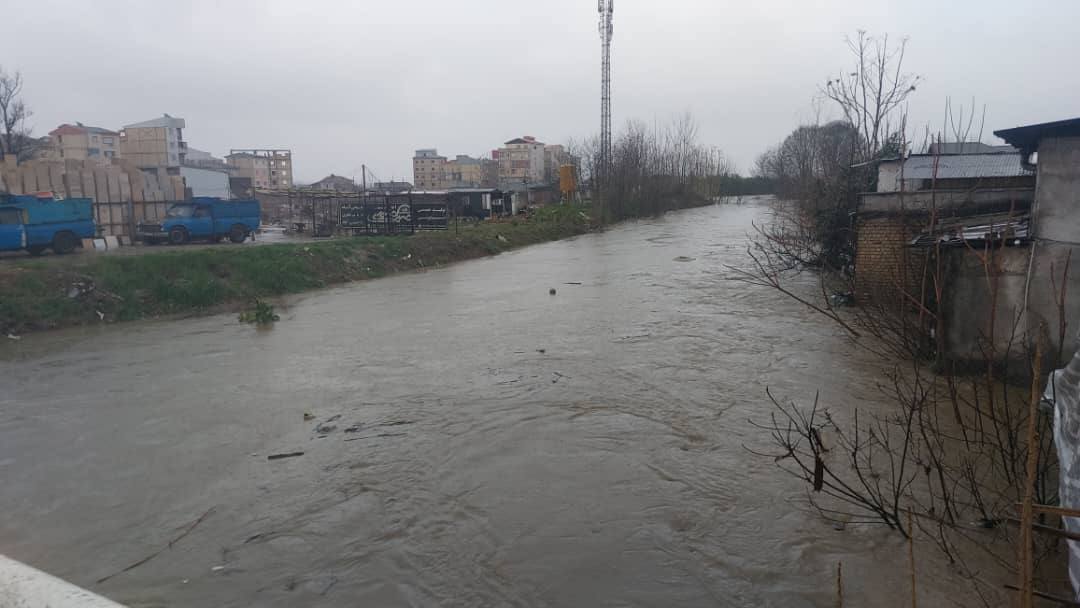 اطلاعیه شهرداری رشت،در پی بارش شدید و کمسابقه باران در رشت؛ بارش نصف میانگین کشوری طی ۱۲ ساعت گذشته در رشت