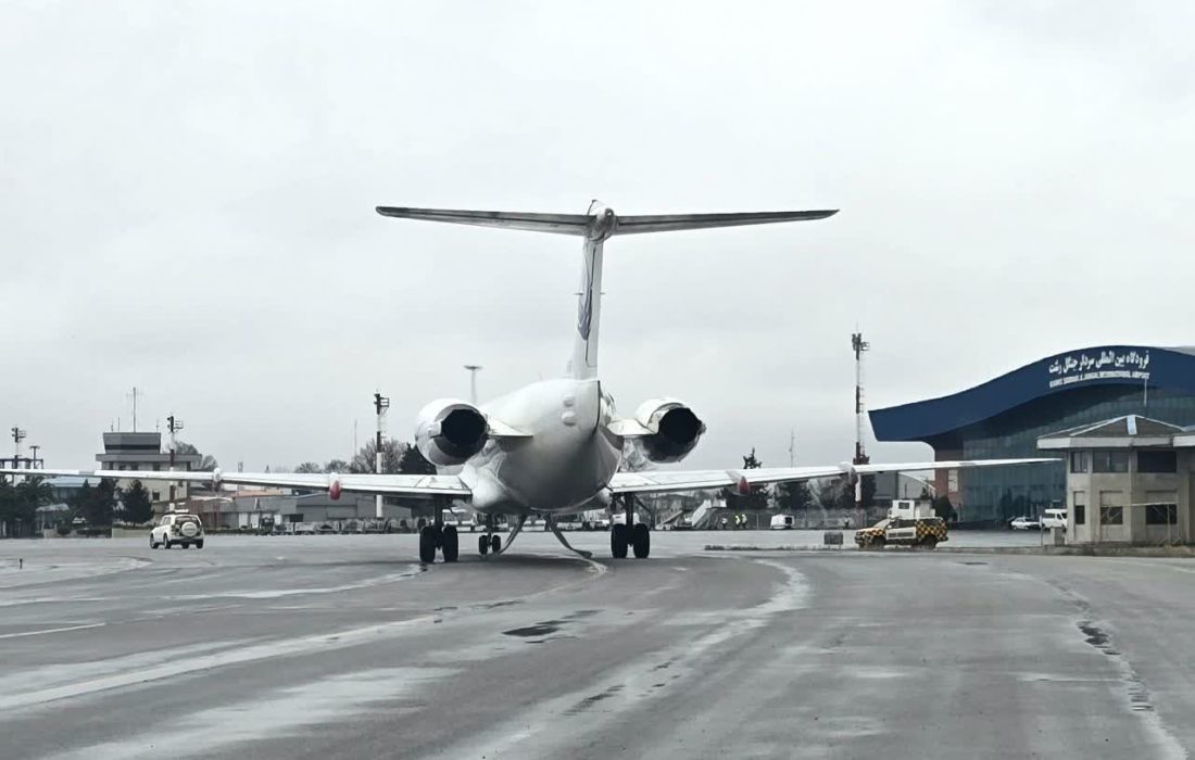 سلامت پرواز و مسافران با مهارت خلبان و نیروهای عملیاتی