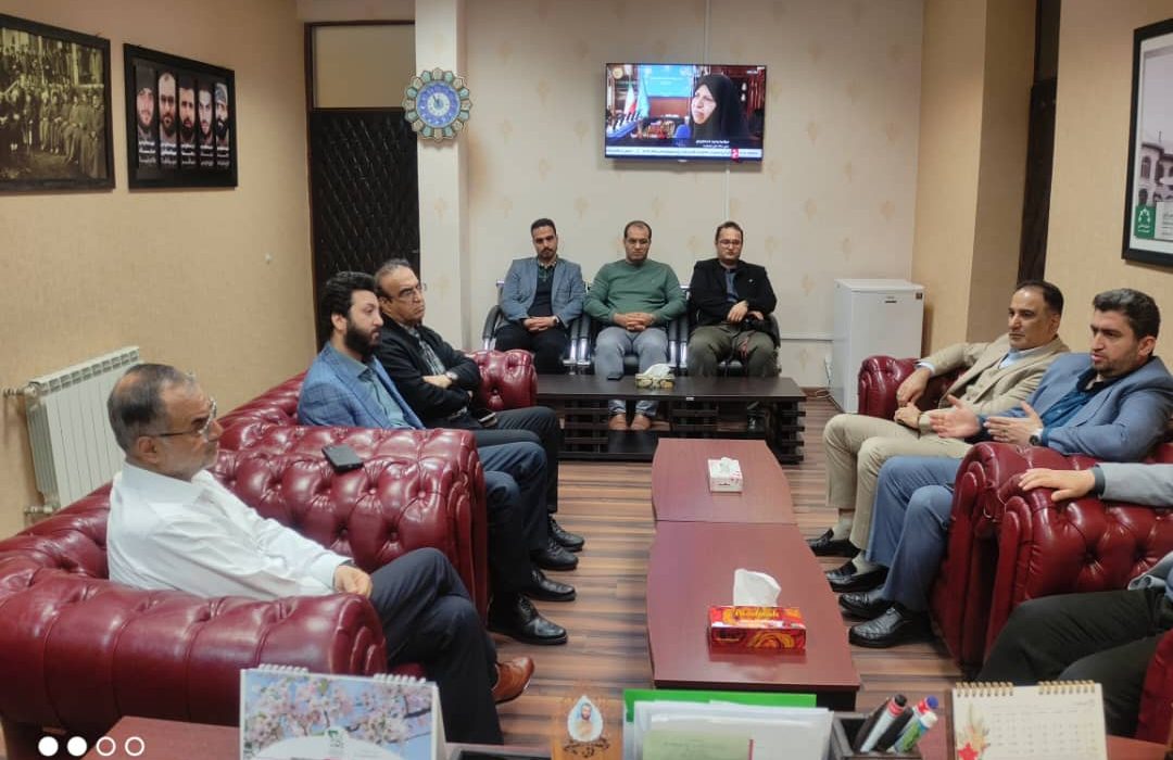 در دیدار نوروزی رئیس شورای اسلامي و شهردار منطقه یک رشت مطرح شد: توجه به مبحث سرمایه گذاری در راستای تحقق شعار سال در مجموعه مدیریت شهری رشت / خودکفایی شهرداری رشت در برخی از لوازم و تجهیزات مورد نیاز