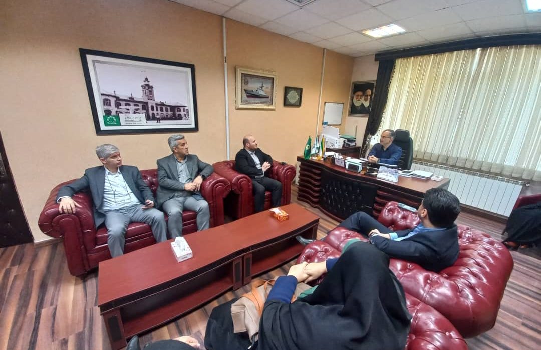 در دیدار نوروزی شهرداران مناطق دو وسه رشت با رییس شورای اسلامی شهر رشت تاکید شد؛ احداث پارک جدید بانوان/ ساماندهی و بازگشایی مسیر خواهر امام رشت/ فعال کردن روز بازارهای رشت/ ایجاد بازارچه جدید مختص بانوان