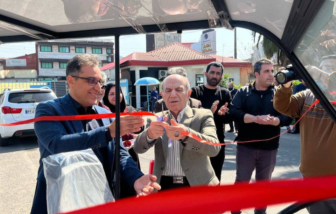 بهره‌برداری از یک دستگاه خودروی بیماربر برقی با حضور خیرین در مرکز آموزشی و درمانی رازی رشت