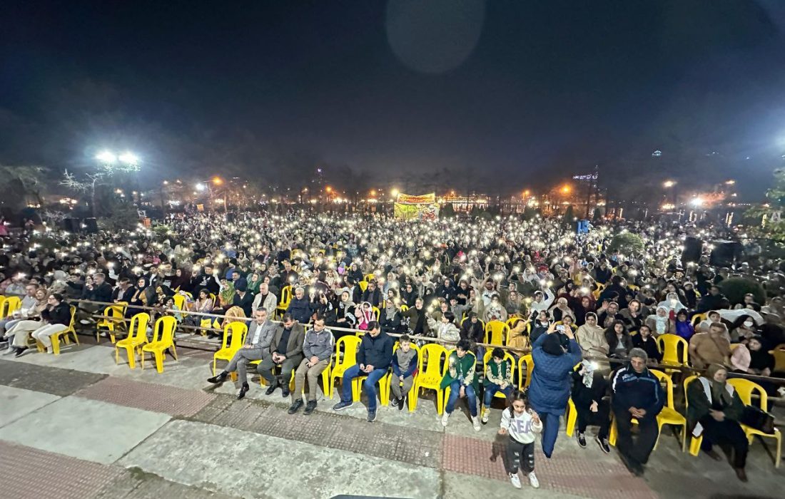 کنسرت محمودفرضی نژاد با استقبال بیش از چهارهزار نفری مردم در جزیره استخر لاهیجان برگزار شد